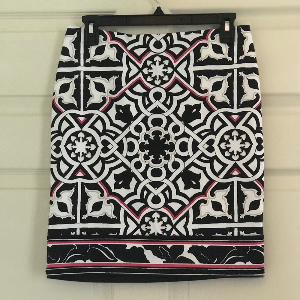 WHITE HOUSE BLACK MARKET SKIRT - Picture 2 of 9